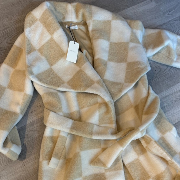 Georgie Jackets & Blazers - 🌼 GEORGIE Cream/Tan Fur Teddy Coat NWT🌼
